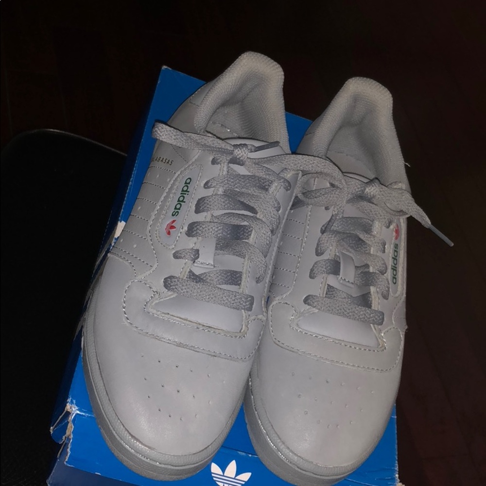 Adidas calabas gray yeezy